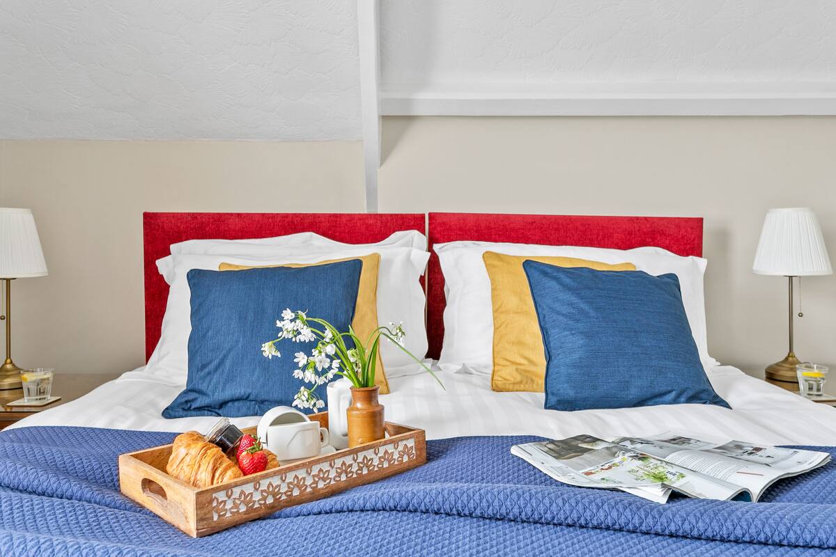 Habitación doble superior (Superking Room) | Muebles diferentes, tabla de planchar con plancha y wifi gratis