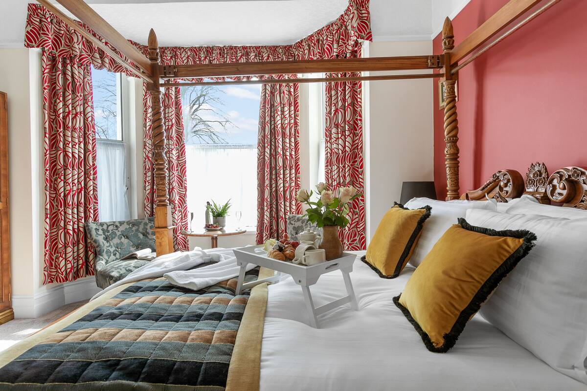 Double Room (4 Poster Room) | Iron/ironing board, WiFi (free), individually furnished