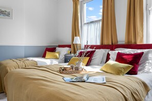 Triple Room | Individually furnished, iron/ironing board, free WiFi