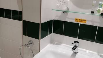 Standard Single Room, Private Bathroom (with Shower B&B) | Bathroom