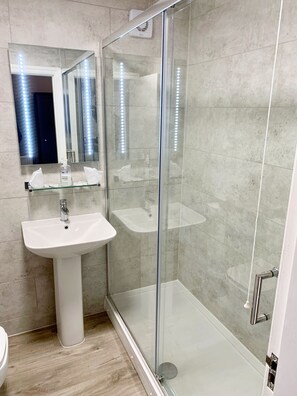 Suite, Ensuite | Bathroom - The Crescent Guest House (York)