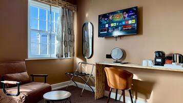 Suite, en-suite badkamer | Een strijkplank/strijkijzer, gratis wifi