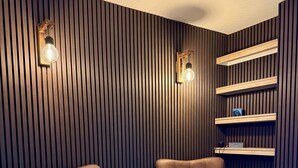 A room with two leather armchairs and a small wooden table with metal legs. - The Crescent Guest House (York)