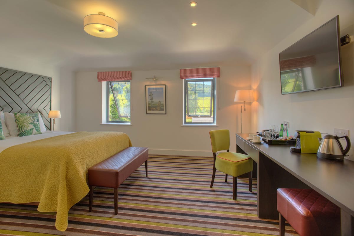Superior Double Room, Ensuite, Vineyard View