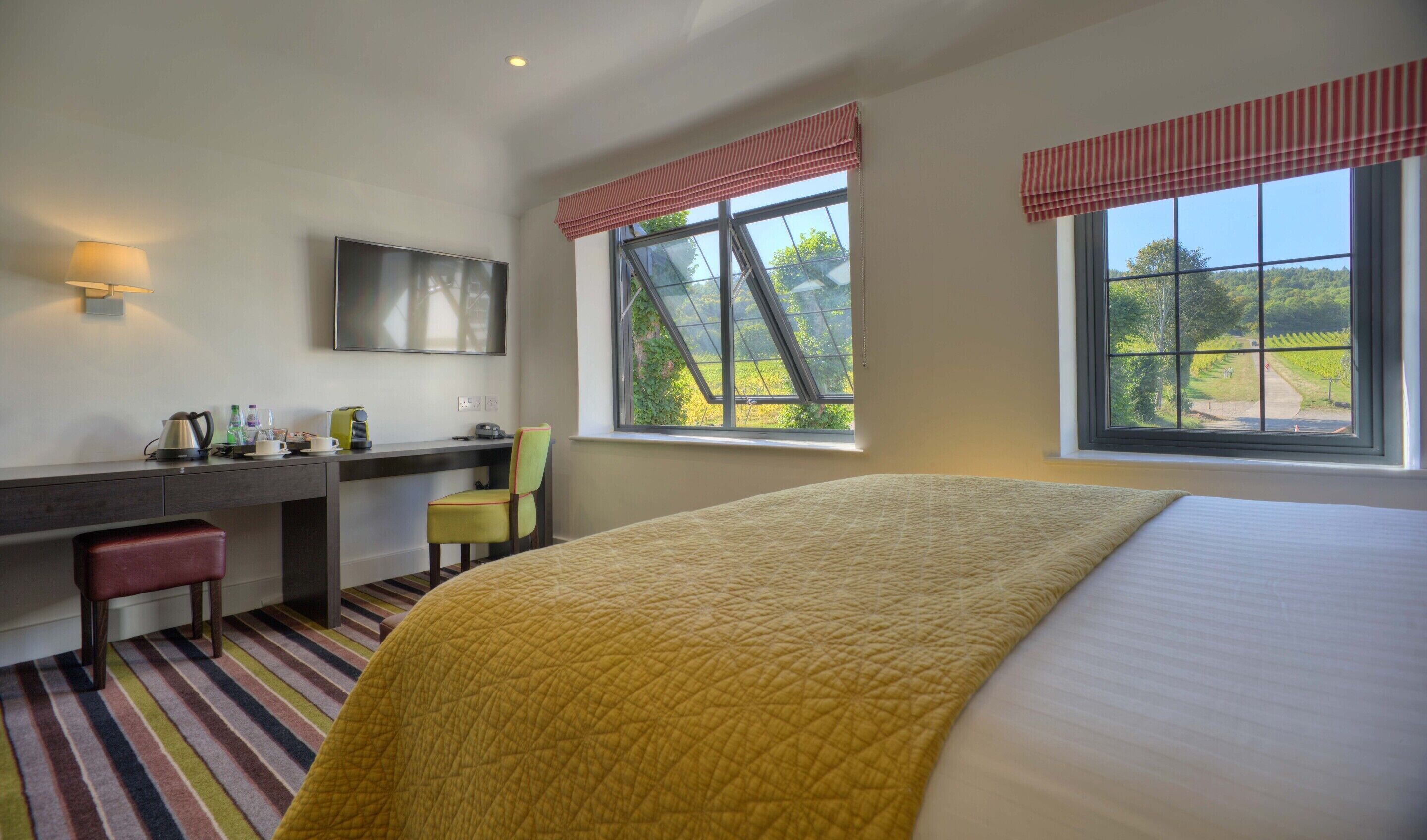 Superior Double Room, Ensuite, Vineyard View | Blackout curtains, iron/ironing board