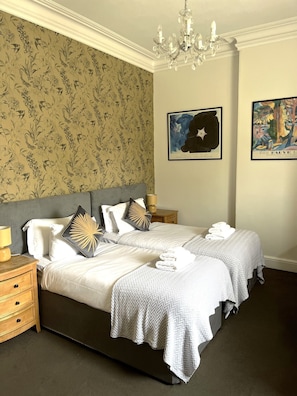 Twin Room, Ensuite - Fraoch House (Edinburgh)