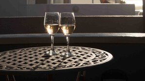 Outdoor dining - Fairways on the Bay (Cape Town)