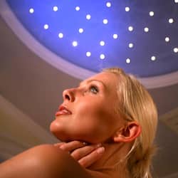 Een sauna, gezichtsbehandelingen, massagebehandelingen