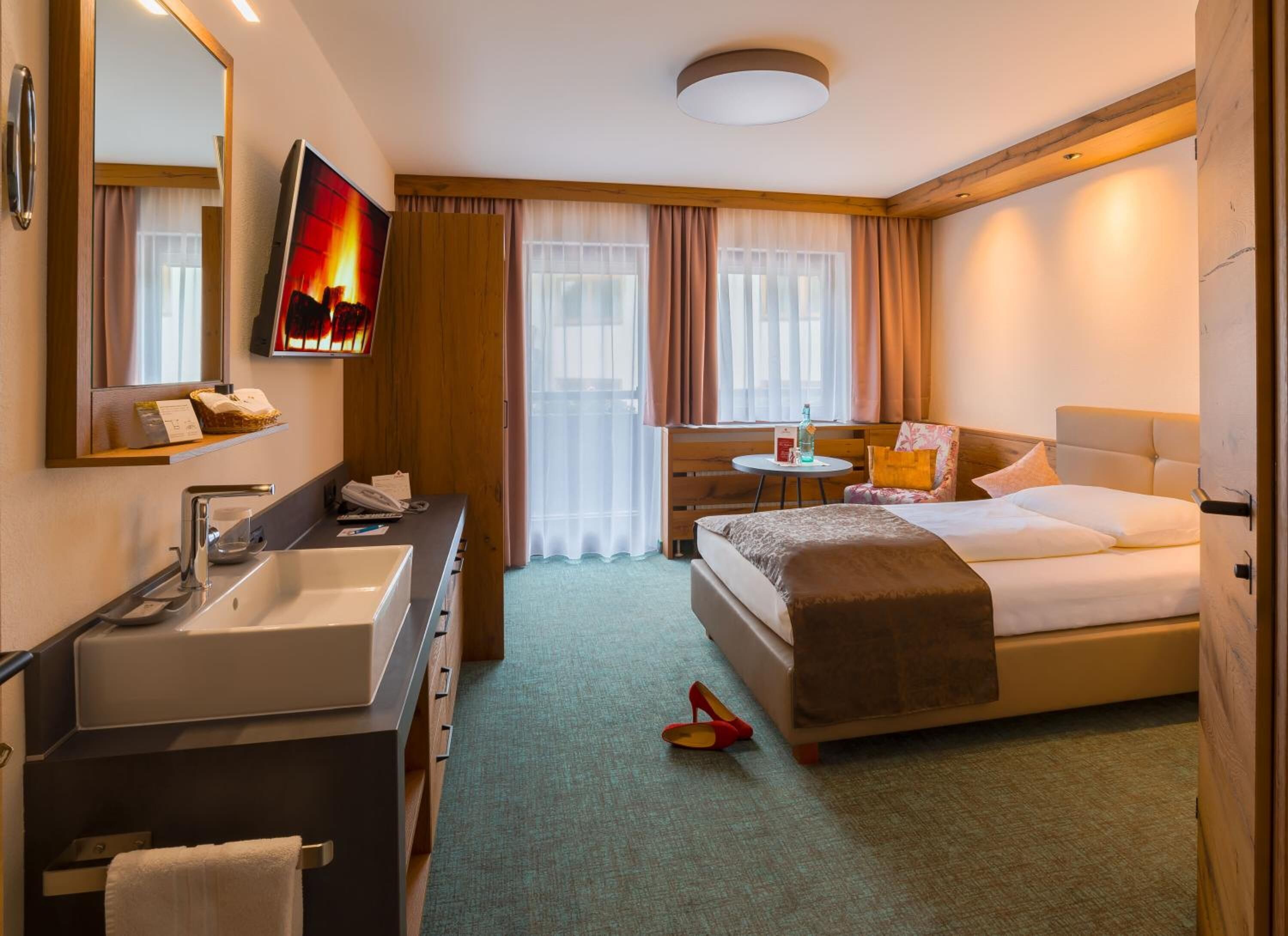 hypo-allergenic bedding, in-room safe, individually furnished, desk