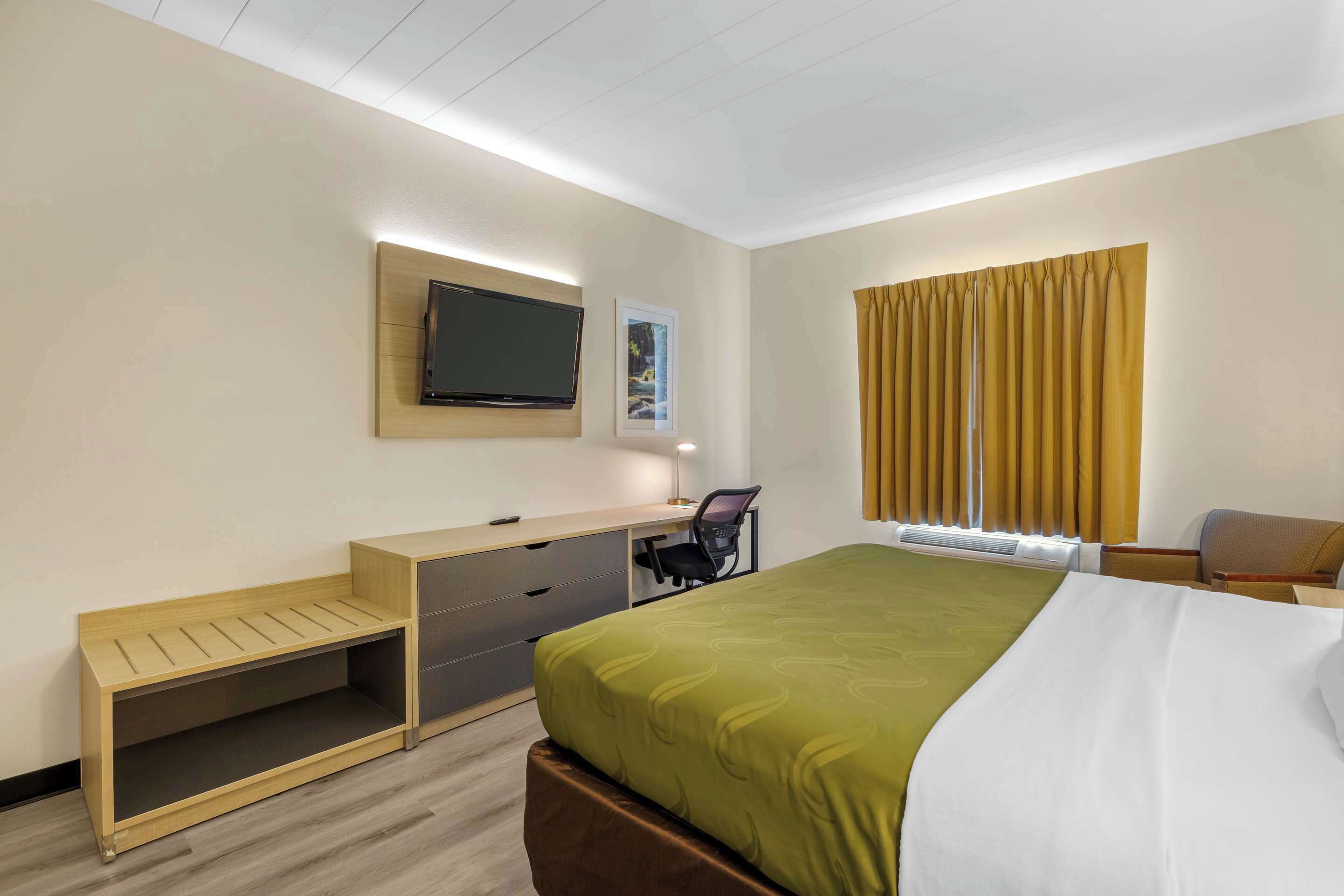 suite, 1 king bed, non smoking | premium bedding, pillow-top beds, in-room safe, desk
