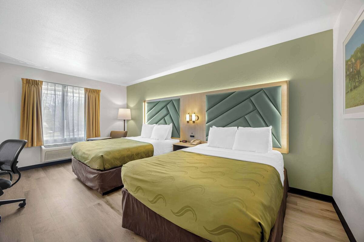 premium bedding, pillow-top beds, in-room safe, desk