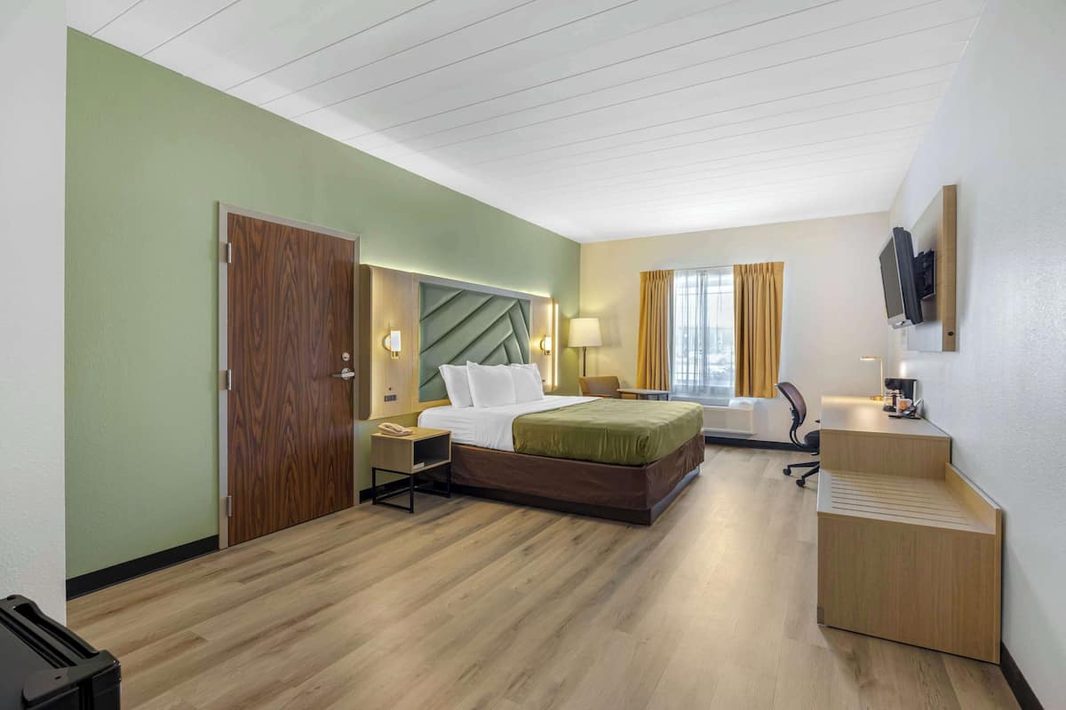 room, 1 king bed, accessible, non smoking | premium bedding, pillow-top beds, in-room safe, desk