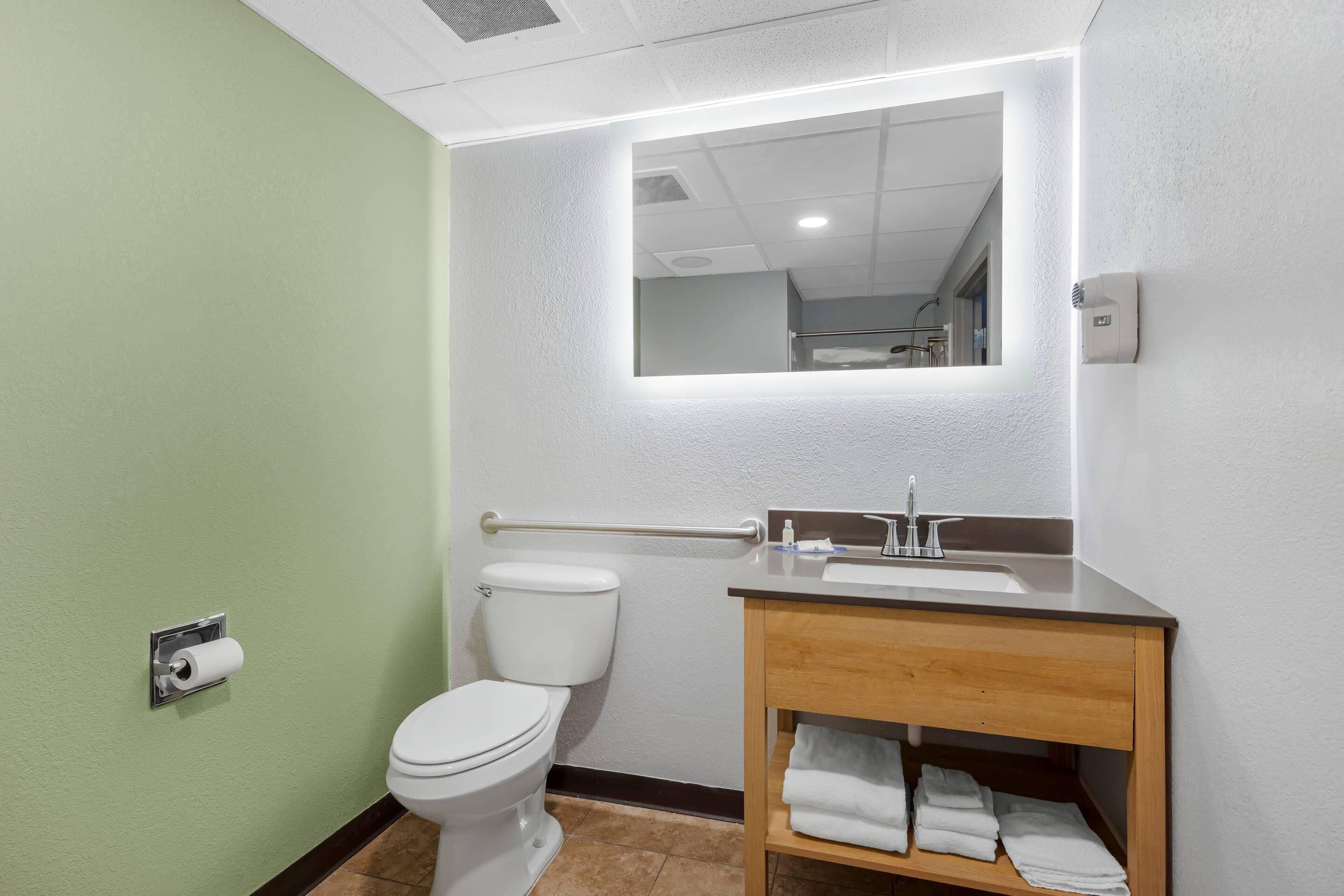 Room, 1 King Bed, Accessible, Non Smoking | Premium bedding, pillowtop beds, in-room safe, desk