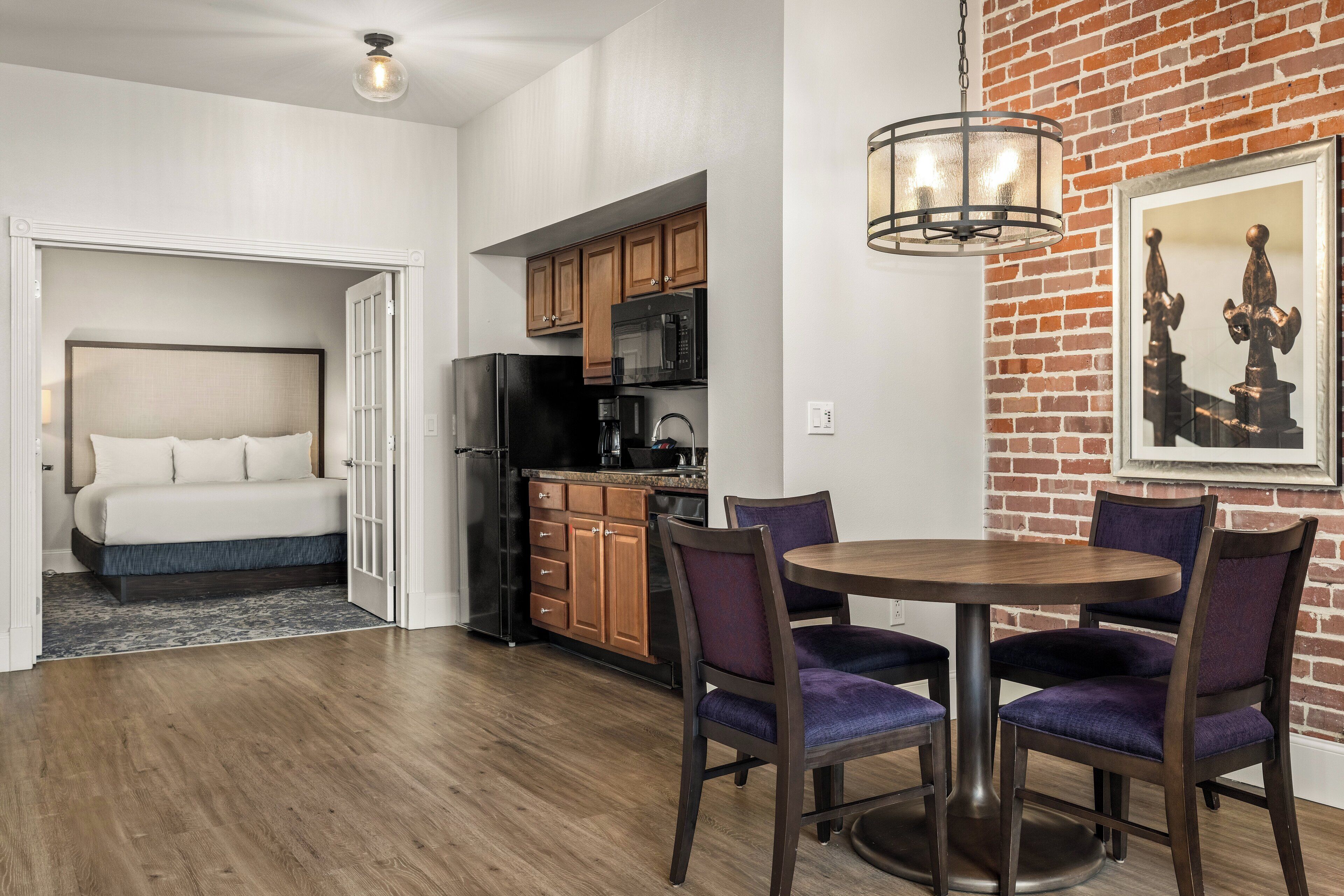 standard condo, 1 bedroom | restaurant