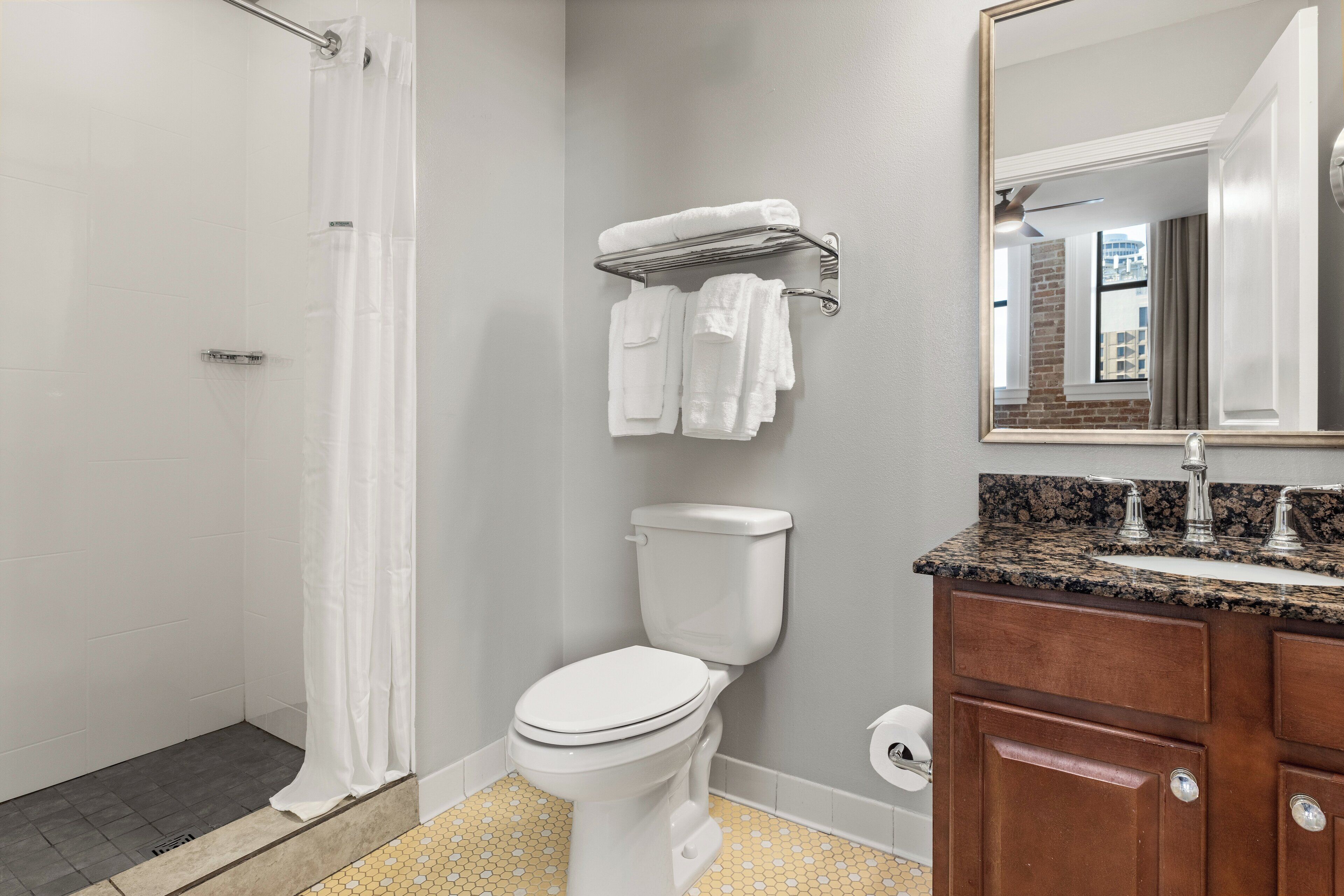 standard condo, 2 bedrooms | bathroom | shower, free toiletries, hair dryer, towels