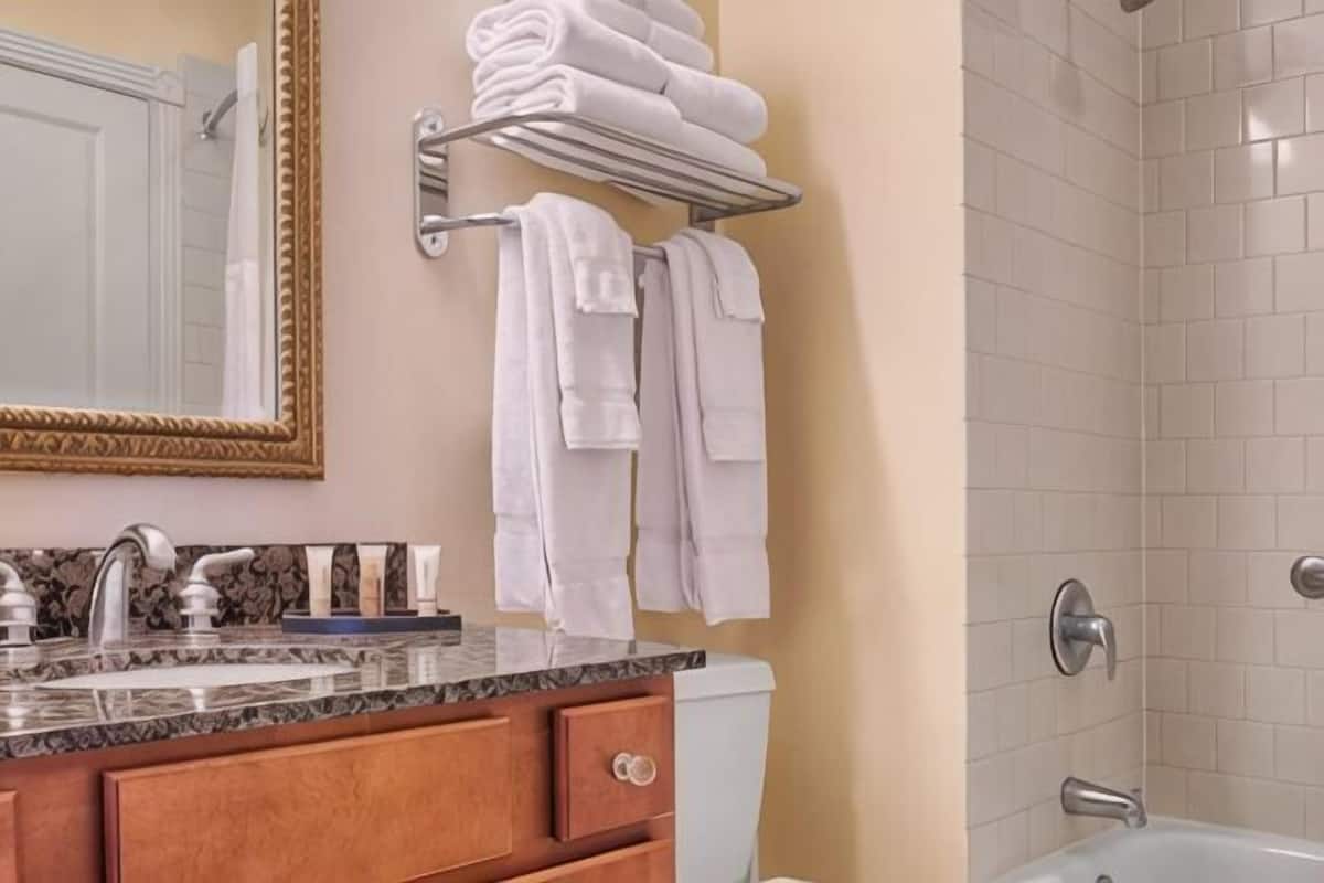 Baño | Regadera, amenidades de baño gratuitas, secadora de cabello, toallas