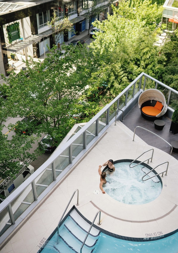 Outdoor pool, pool loungers