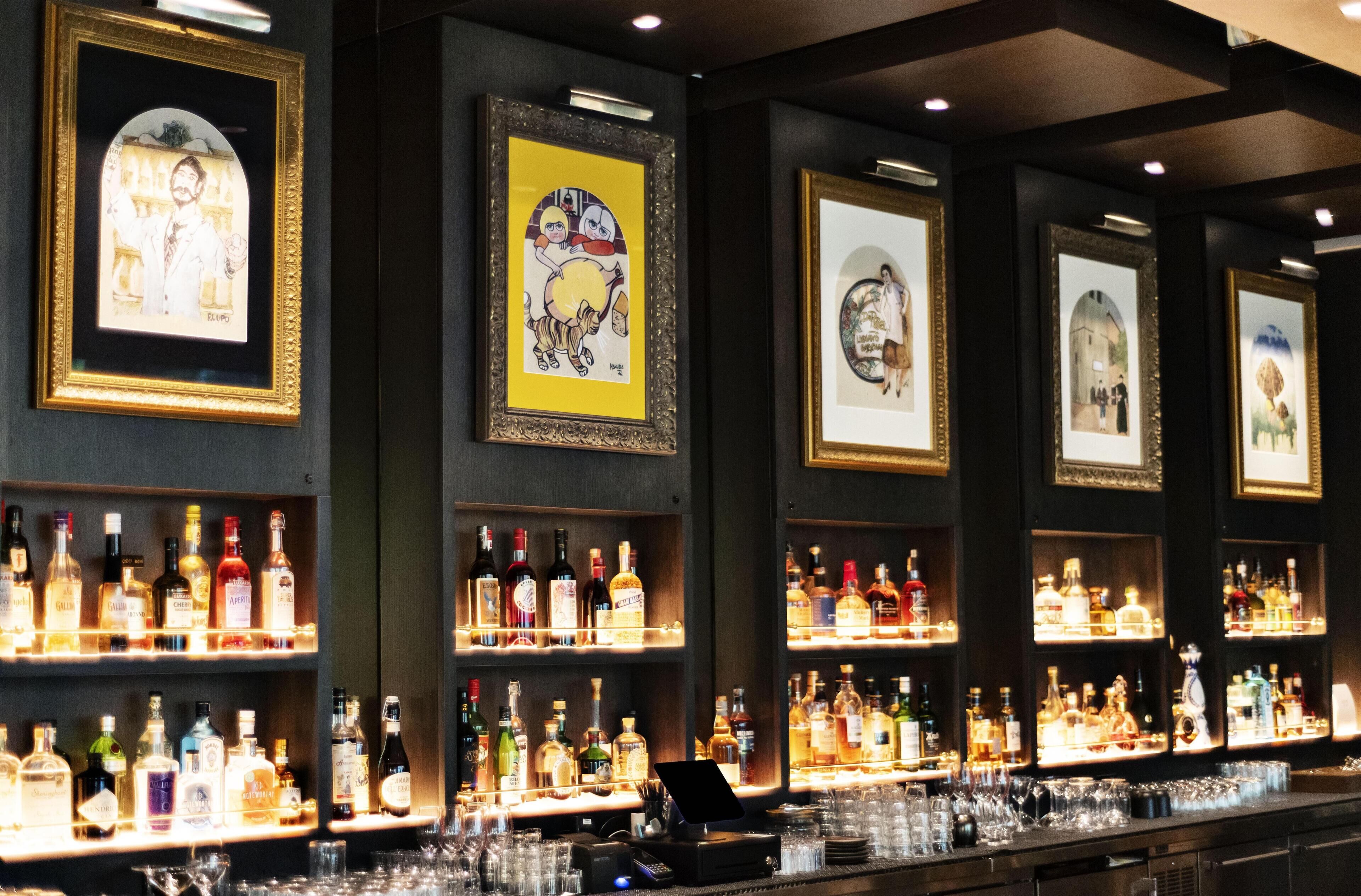 Breakfast, lunch, dinner served; Fusion cuisine 