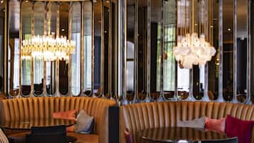 Aperto a colazione, pranzo e cena, cucina fusion