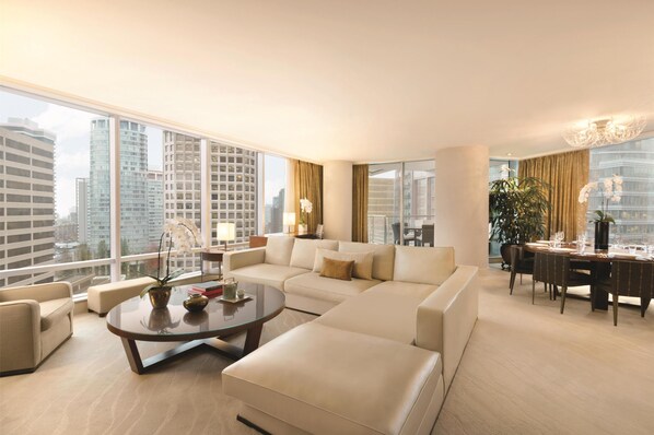 Premium bedding, minibar, in-room safe, desk