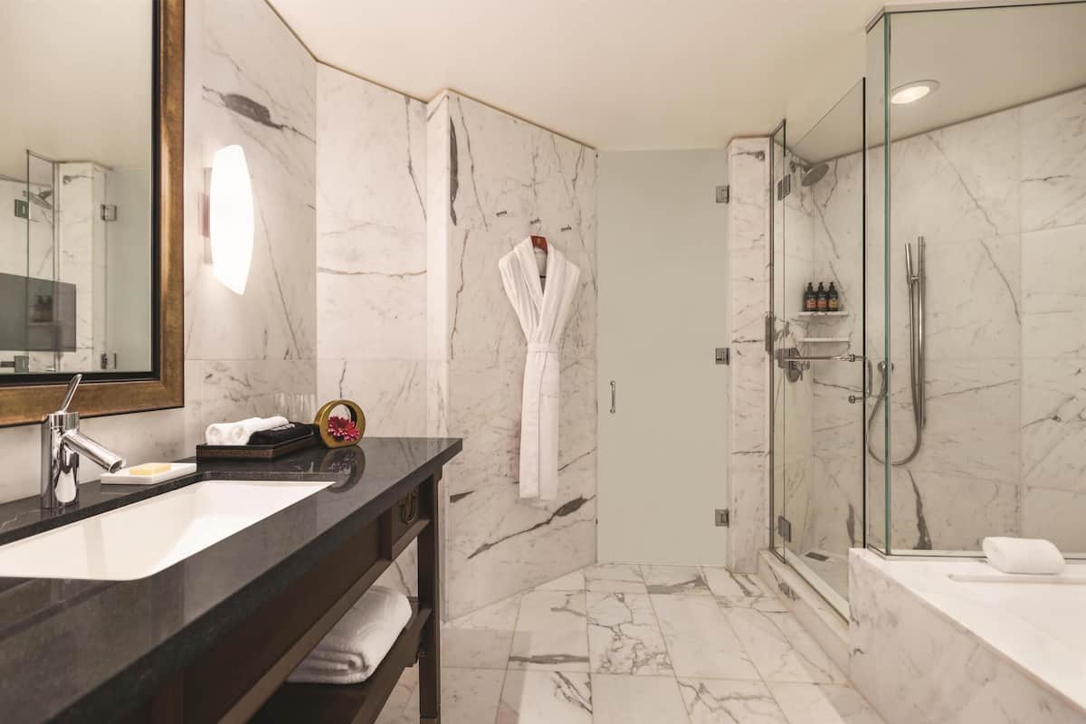 Ropa de cama de alta calidad y minibar