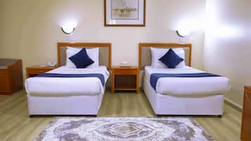 Standard Twin Room | 1 bedroom, in-room safe, soundproofing, iron/ironing board