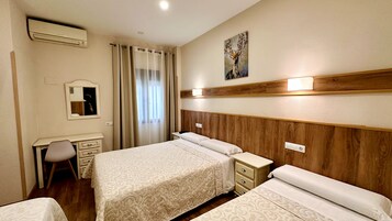 四人房 | 办公桌、隔音、熨斗/熨板、免费 WiFi