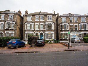 Front of property - Greenland Villa (London)