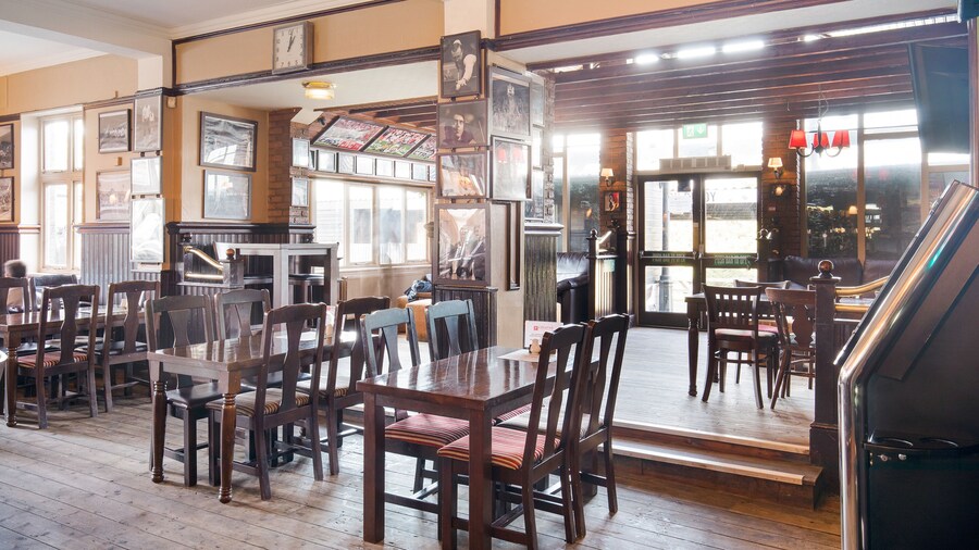 OYO The Green Man Pub and Hotel