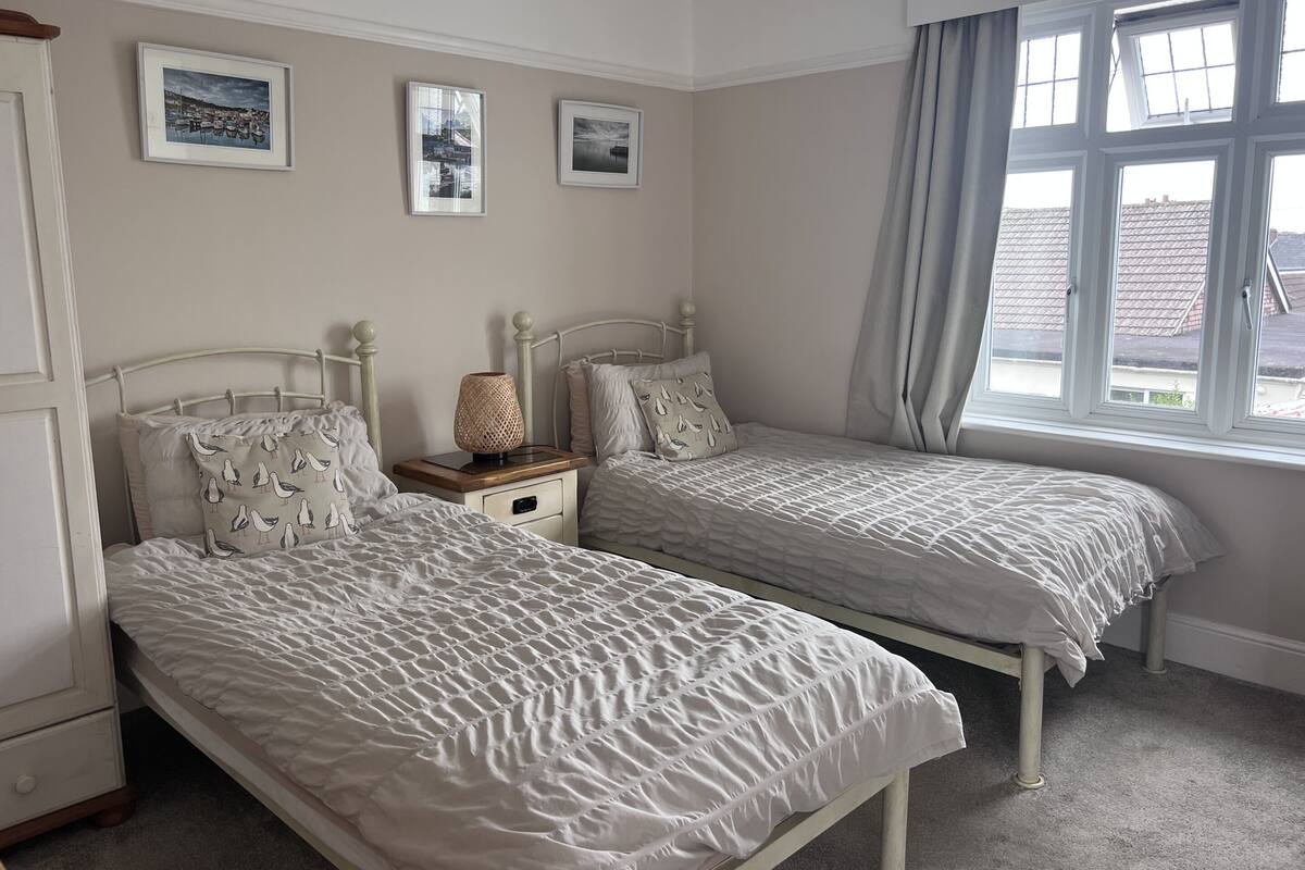Twin Room, Ensuite (Mevagissey Room)