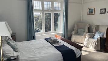 ๋๋ธ๋ฃธ, ์์ค์ํธ (St Ives Room)
