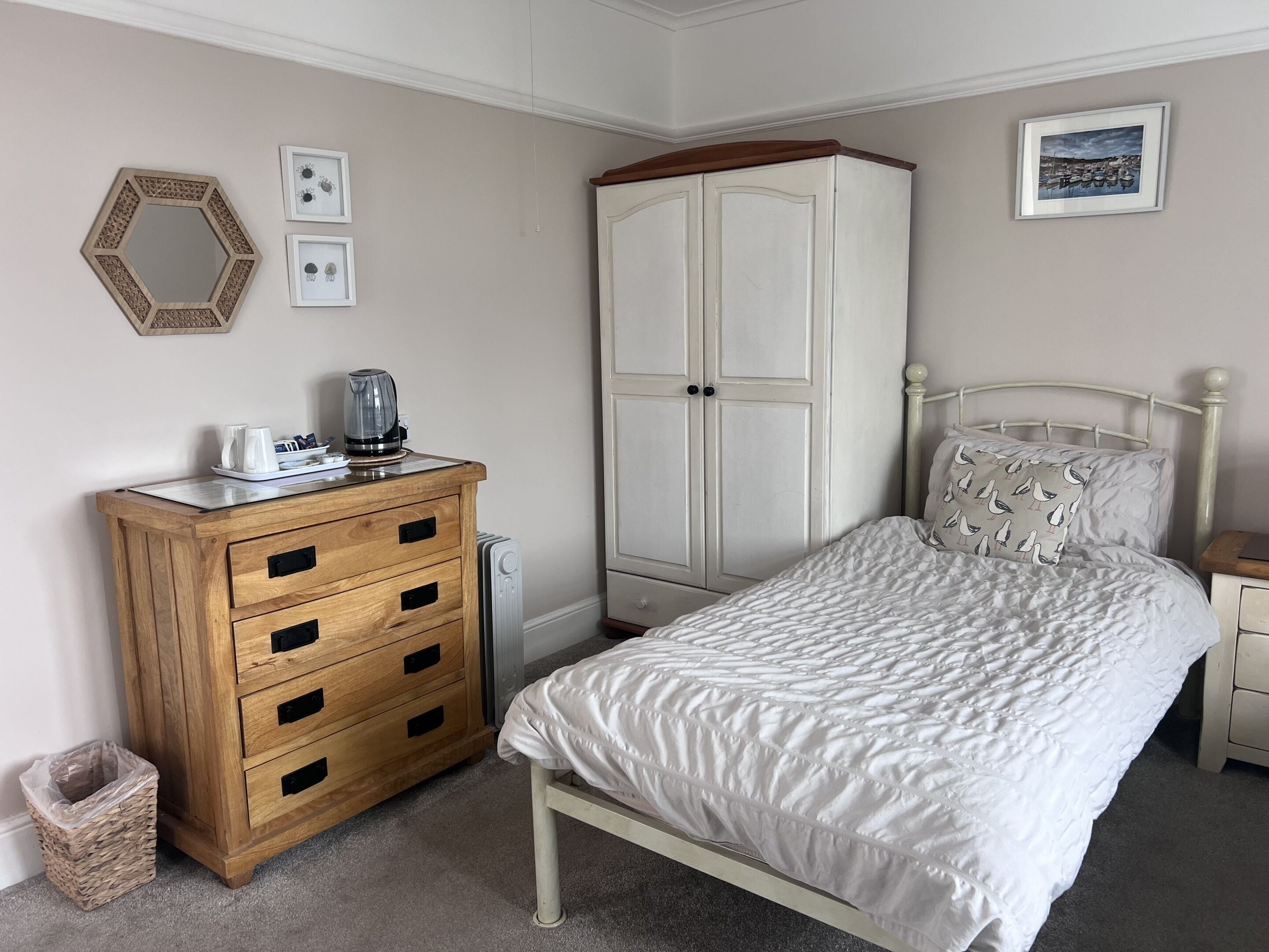 Twin Room, Ensuite (Mevagissey Room)