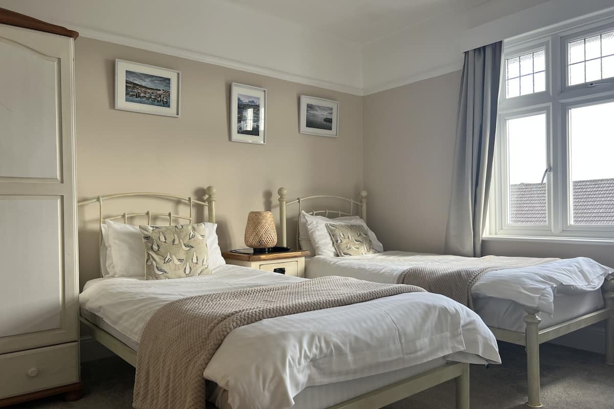 Twin Room, Ensuite (Mevagissey Room)