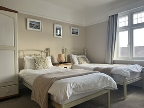 Værelse med 2 enkeltsenge - eget badeværelse (Mevagissey Room)