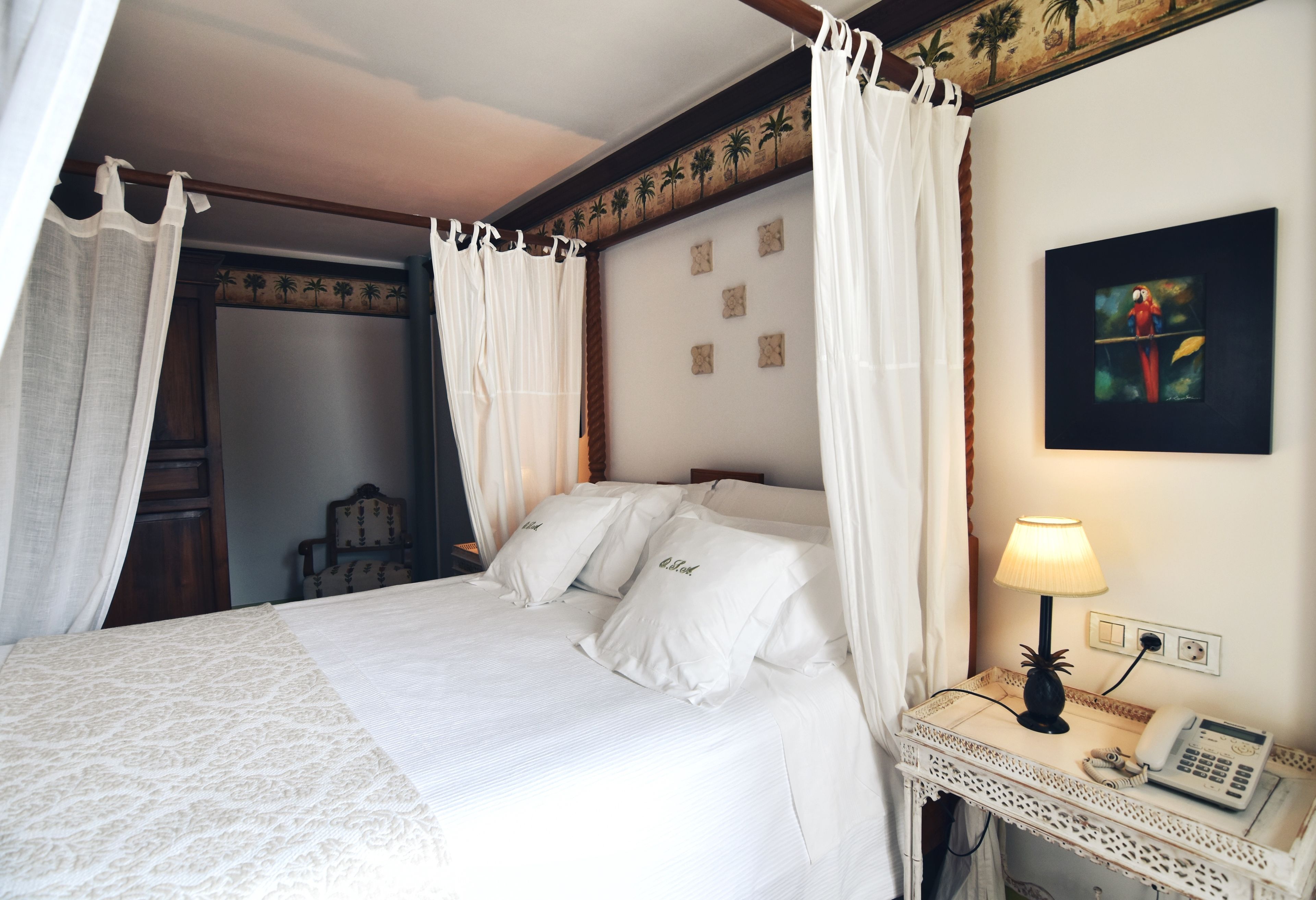 superior double room | premium bedding, in-room safe, individually decorated, desk