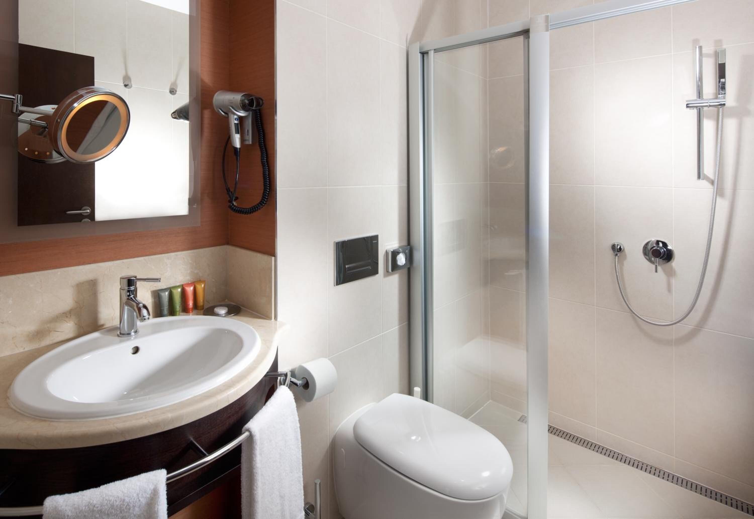 comfort double room | bathroom | free toiletries, hair dryer, bathrobes, towels