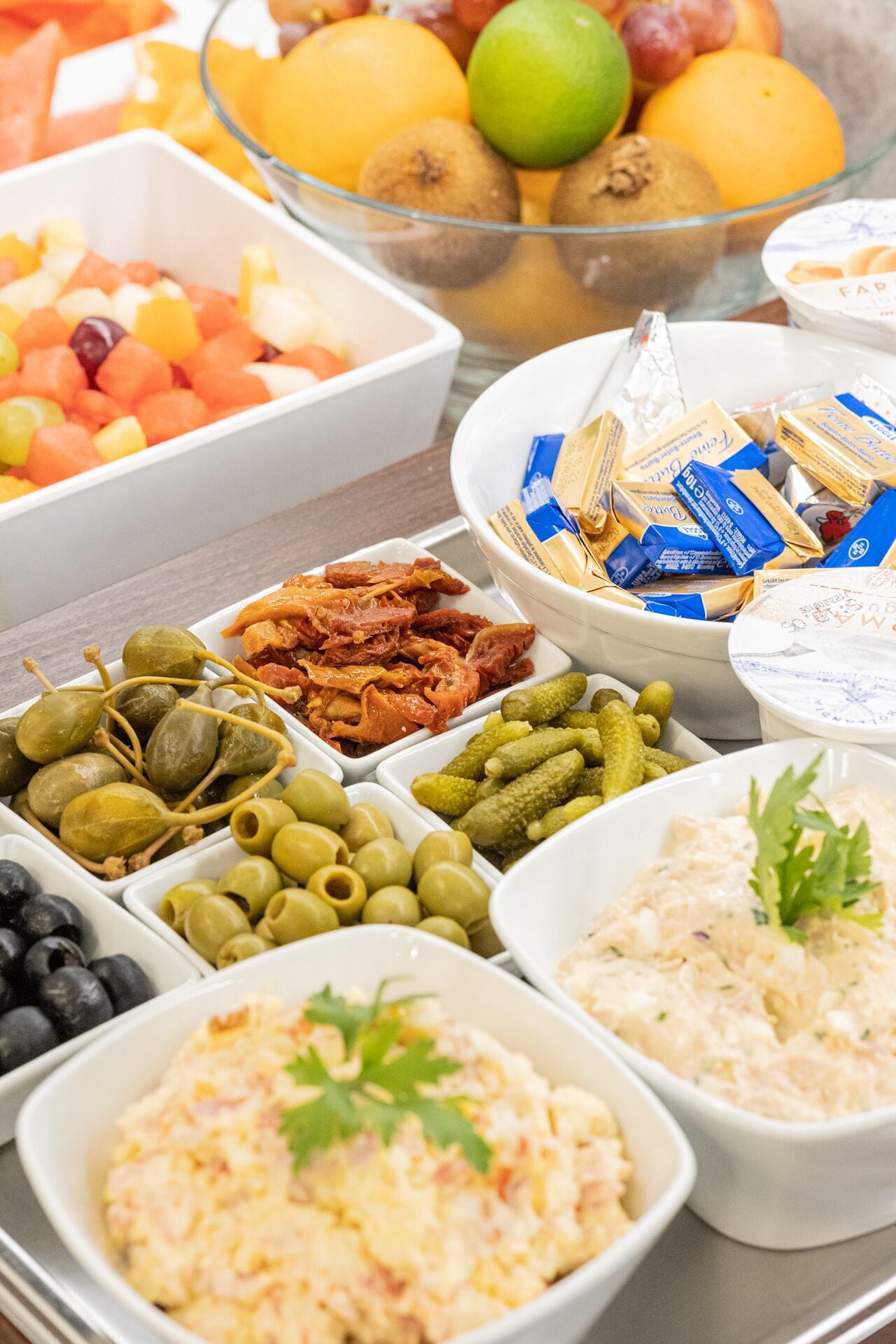 بوفيه فطور مجانًا يوميًا