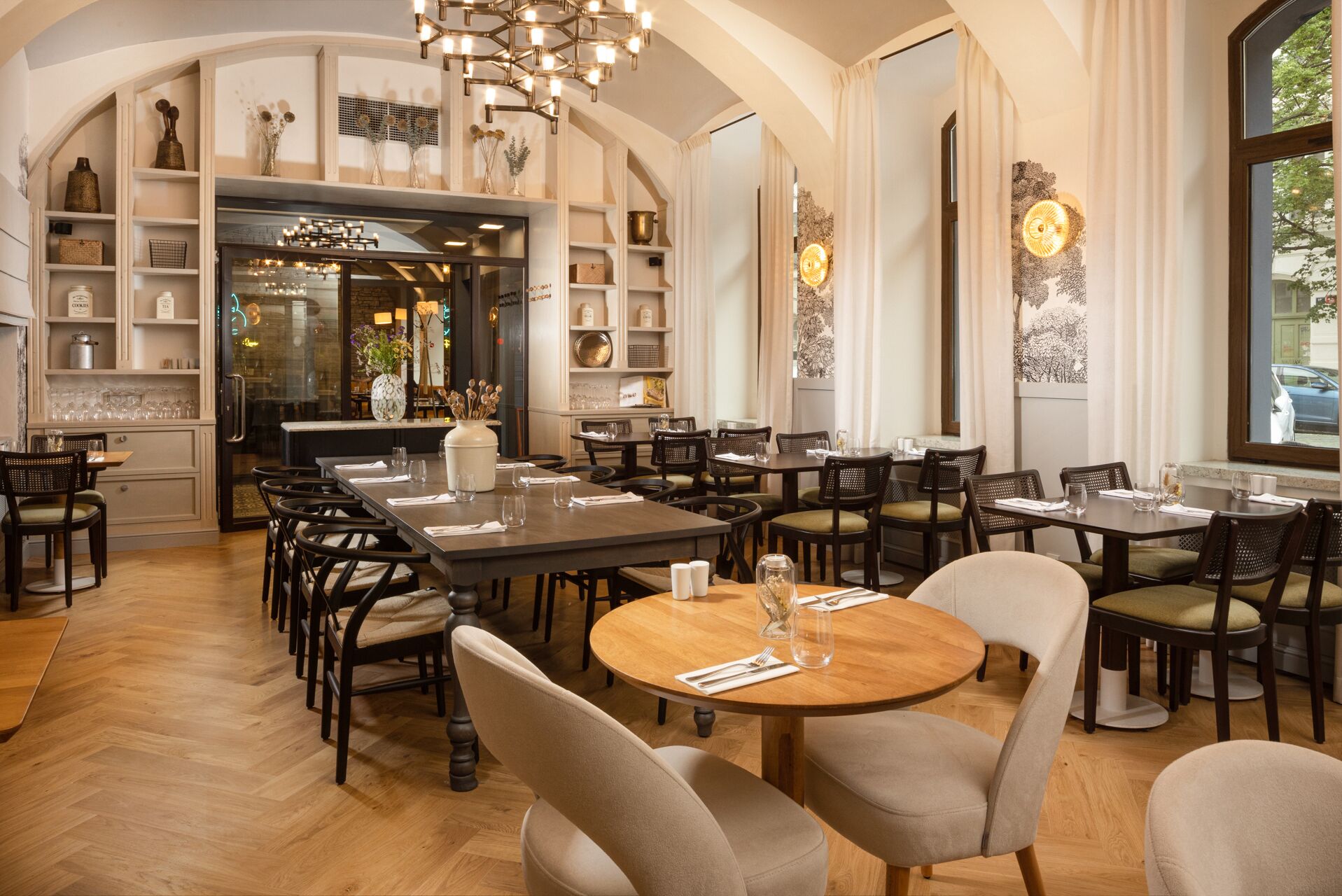 Breakfast, lunch, dinner served; international cuisine 