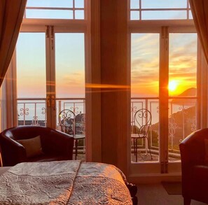 Luxury Double Room, Ensuite (Myrtleberry – Super-king) | Individually decorated, individually furnished, free WiFi - Highcliffe House (Lynton)