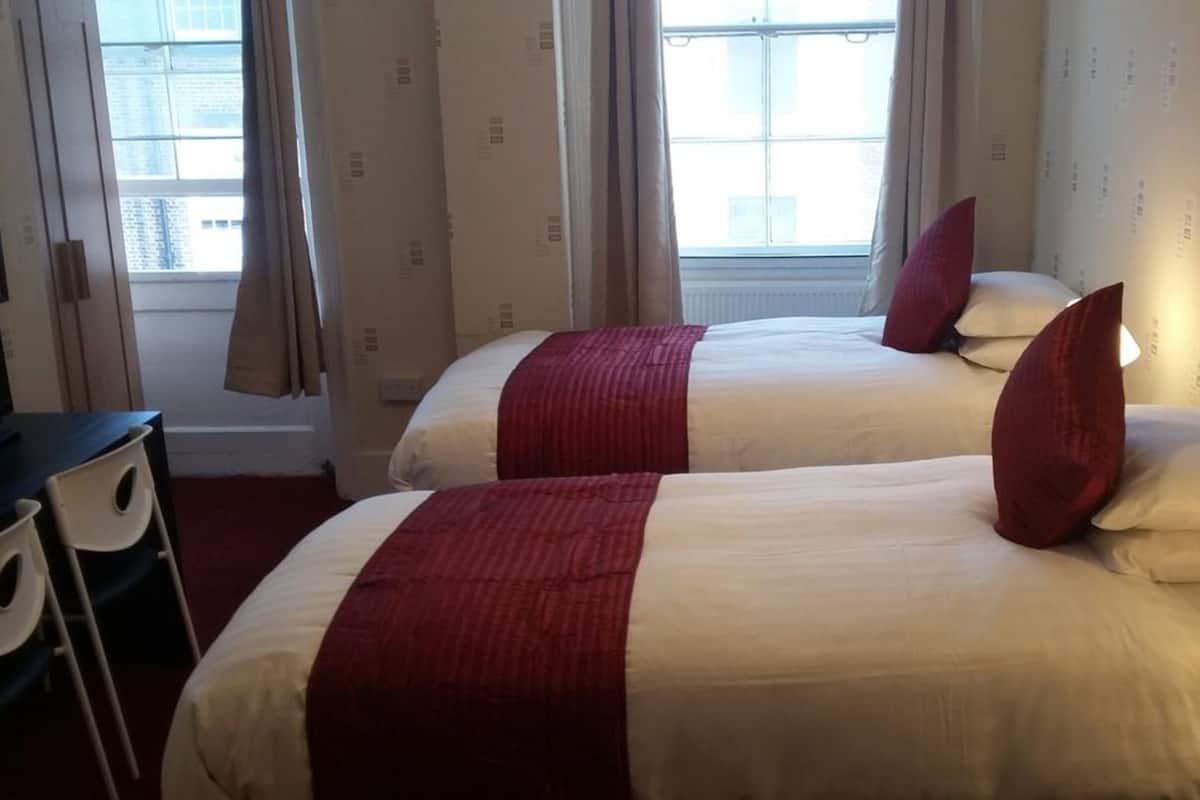 Minibar, WiFi (free), individually decorated, bed sheets