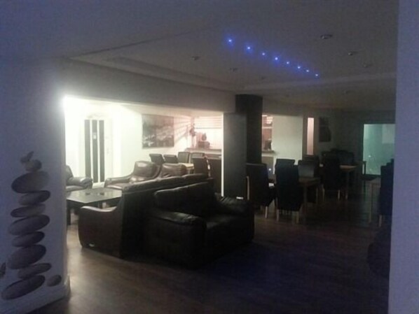 Free daily English breakfast