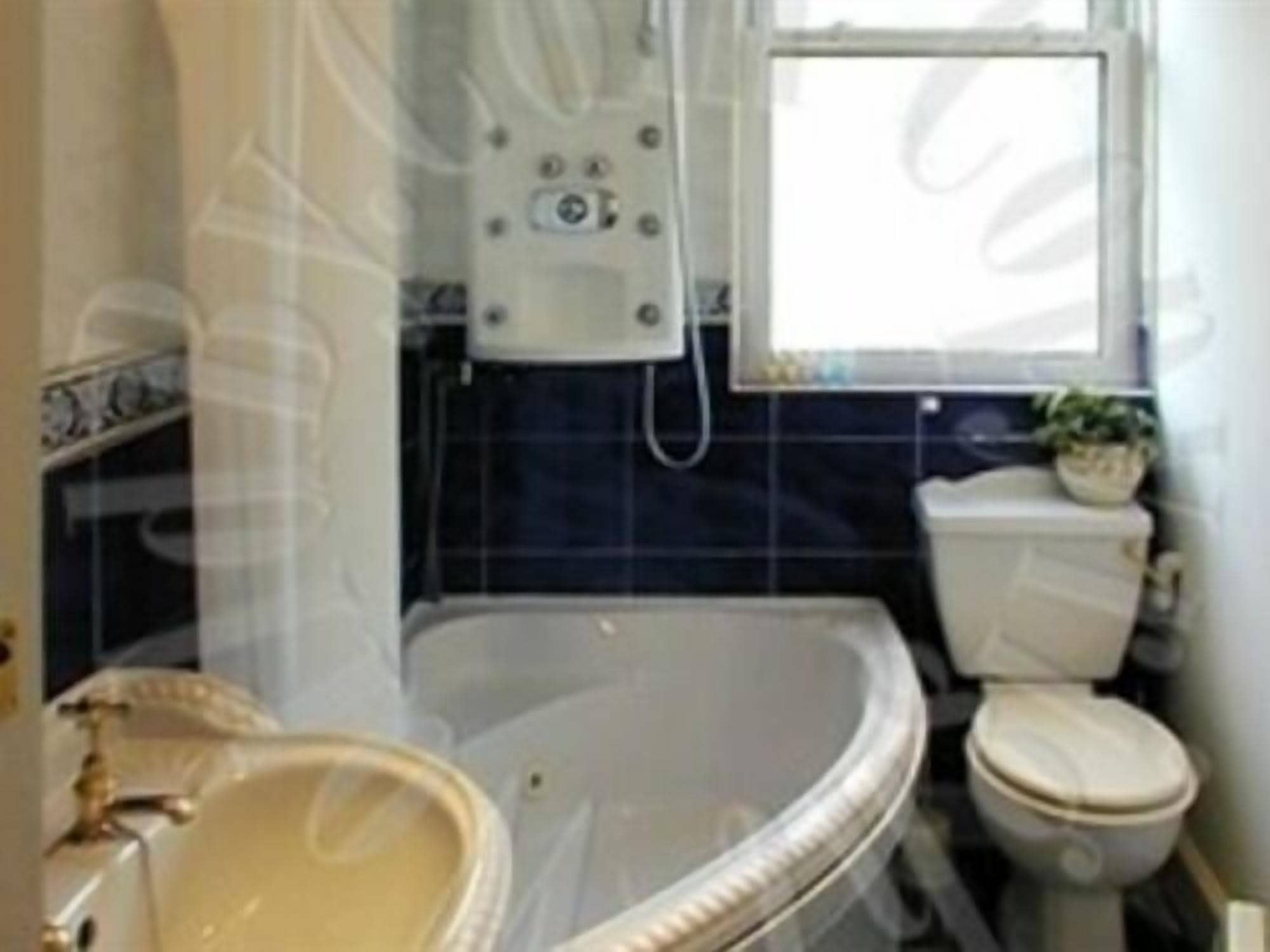 Double Room, Shared Bathroom ((Jacuzzi)) | Bathroom