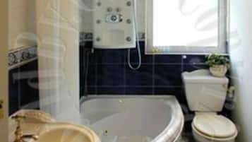 Double Room, Shared Bathroom ((Jacuzzi)) | Bathroom