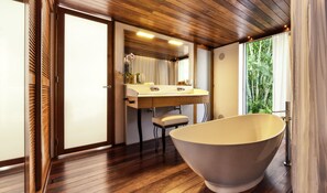 Villa Luxury | Bagno | Vasca e doccia separate, vasca da bagno a immersione totale