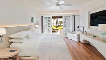 Minibar, in-room safe, desk, free WiFi