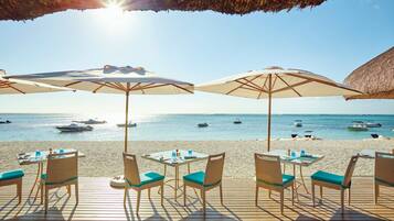 4 restaurants; breakfast, lunch and dinner served