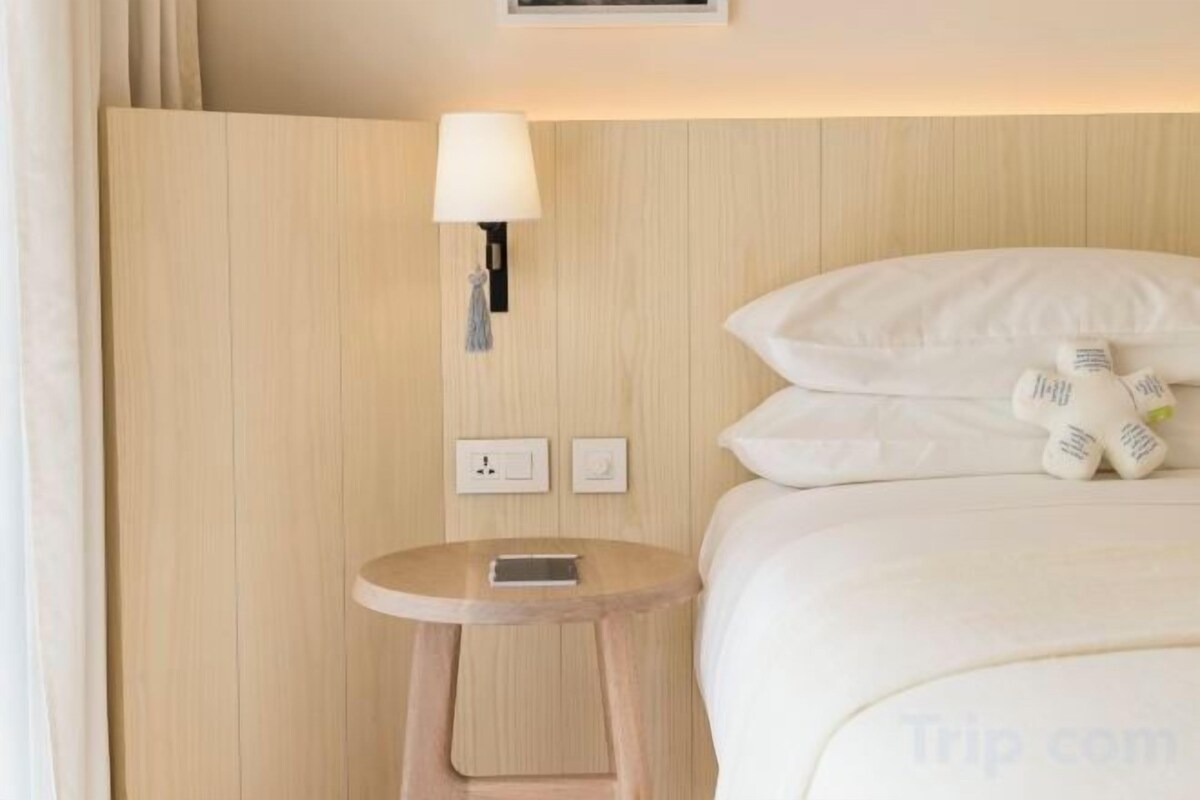 Minibar, in-room safe, desk, blackout curtains
