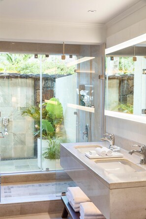 Prestige Junior Suite | Bathroom - LUX* Le Morne (Le Morne)