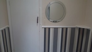 Phòng dành cho gia đình, có phòng tắm riêng | Bàn ủi/dụng cụ ủi quần áo, nôi/cũi di động