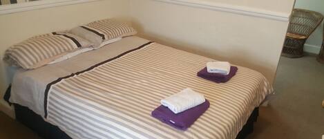 Family Room, Ensuite | Iron/ironing board, travel cot, free WiFi, bed sheets